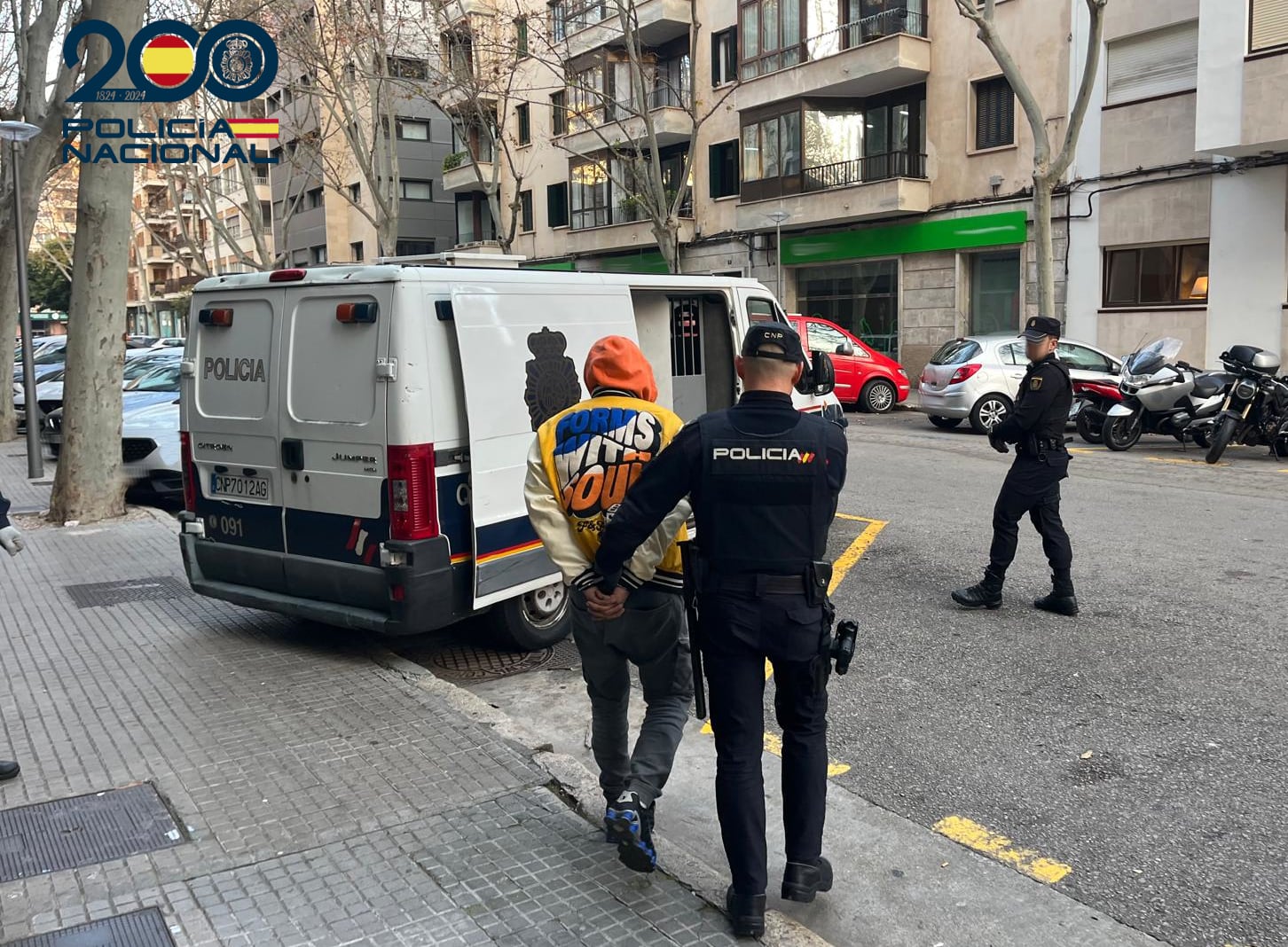 Imagen del detenido siendo trasladado a dependencias judiciales