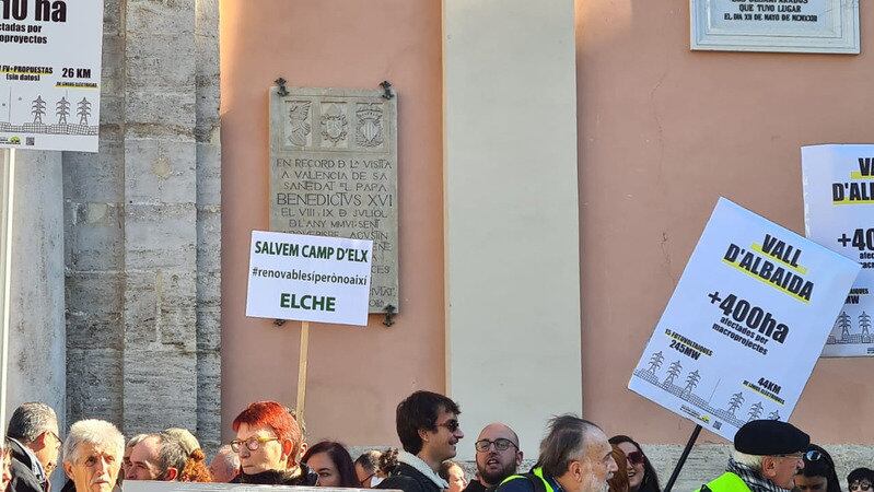 Firma contra las placas solares en el Camp d'Elx