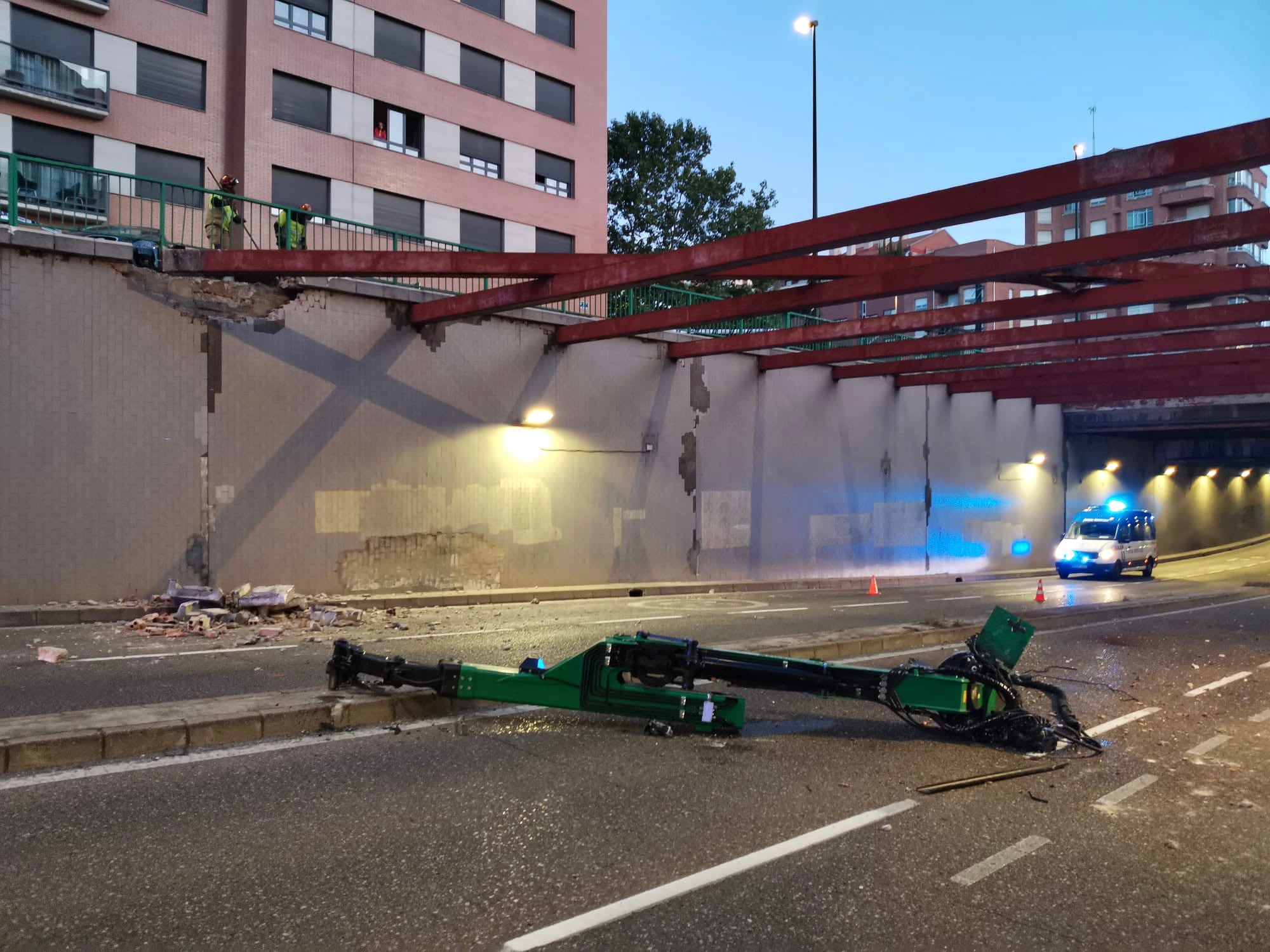 Accidente en el túnel de San Isidro de Valladolid | Policía de Valladolid @PoliciaVLL