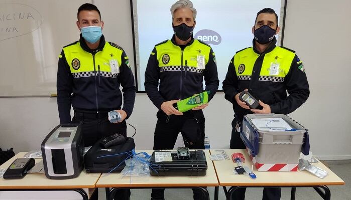 Tres agentes durante el curso