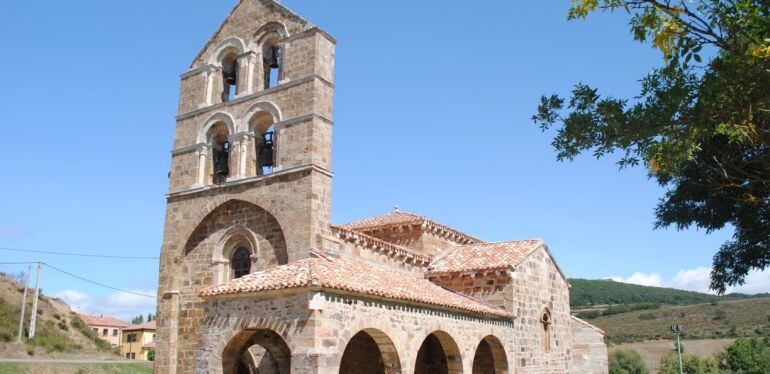 Iglesia de San Salvador de Cantamuda, que pertenece a la pedanía de La Pernía