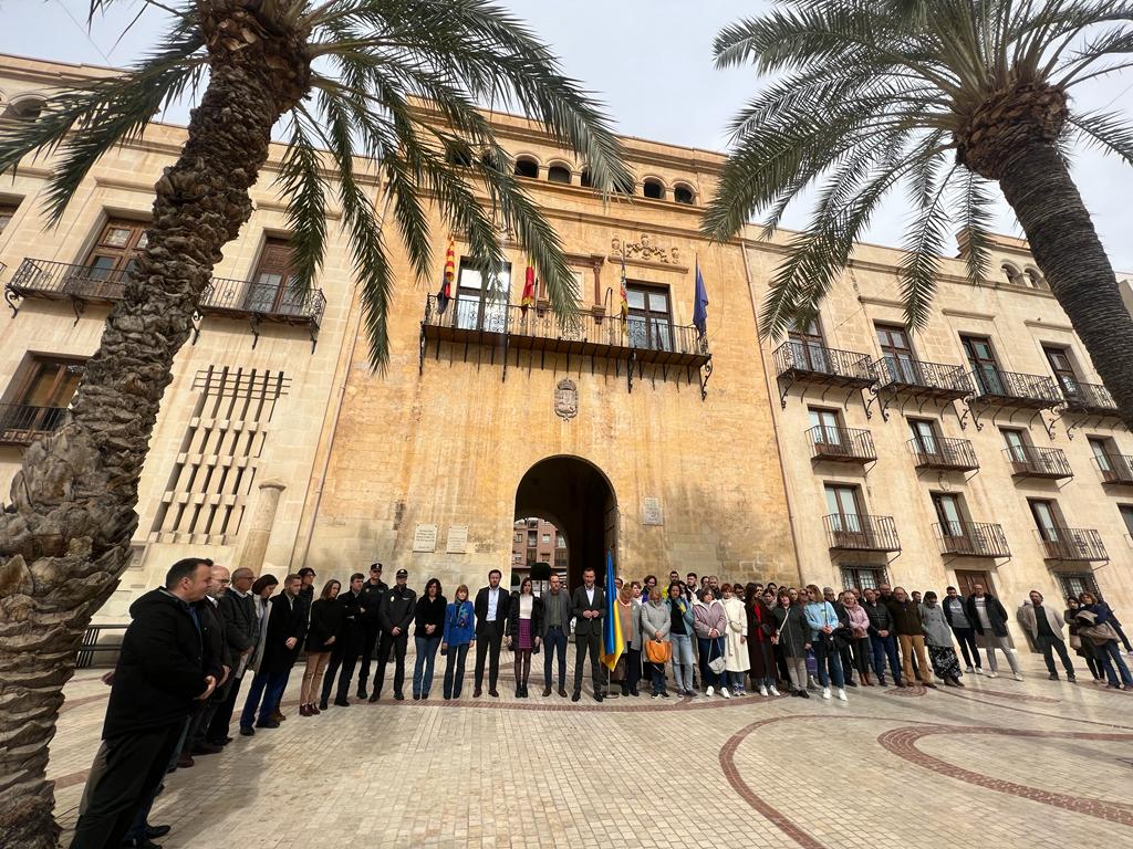 Manifestación silenciosa contra la guerra de Ucrania en Elche