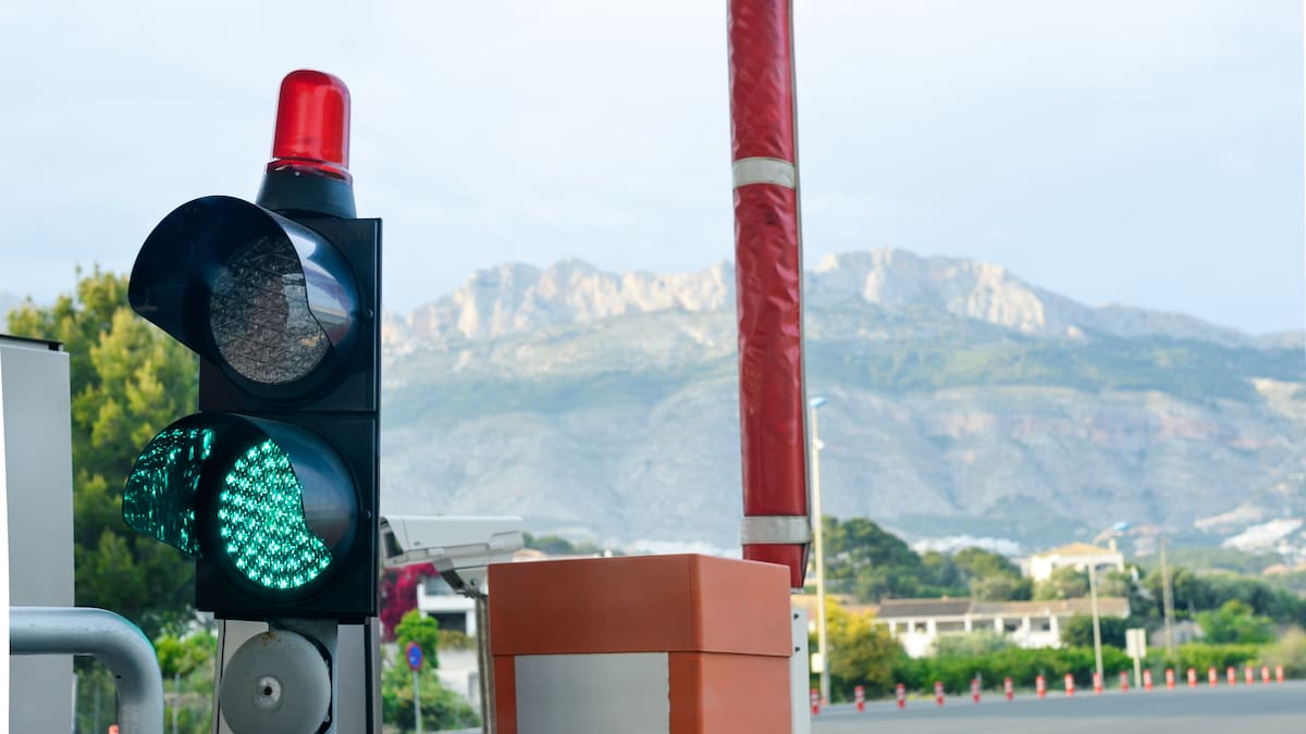 La Columna de Carlos Arcaya: «El PP, liberal, partidario de la libre empresa y de las concesiones públicas (solo de vez en cuando)»