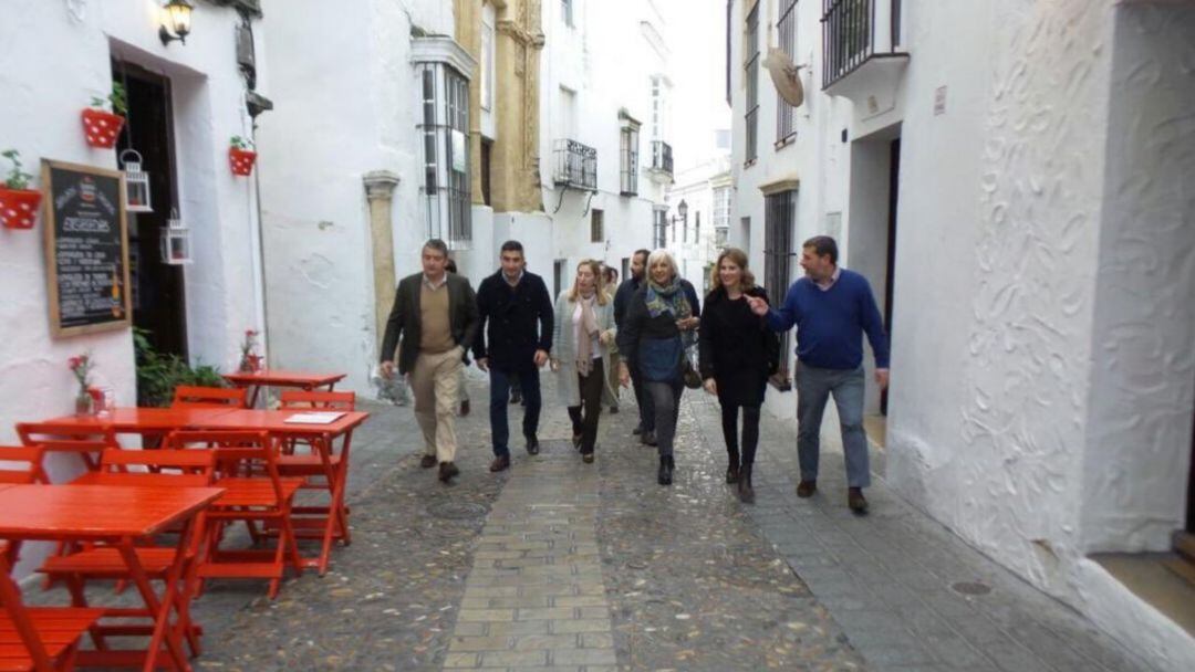 Ana Pastor durante su visita a Arcos de la Frontera