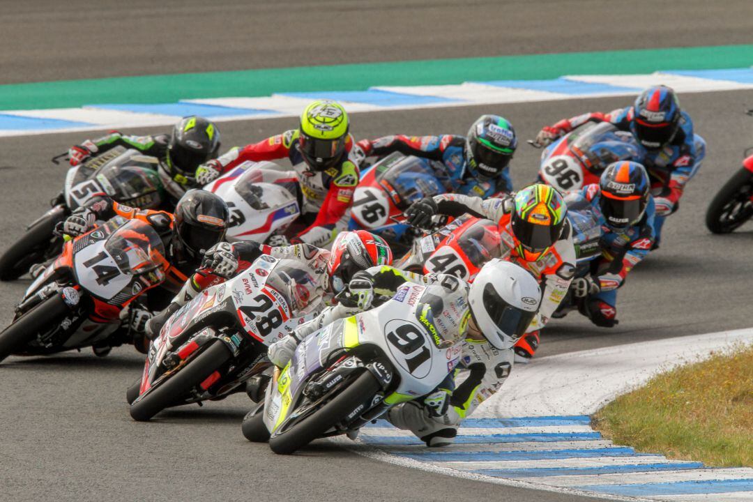 Salida de la carrera del European Talent Cup en el Circuito de Jerez