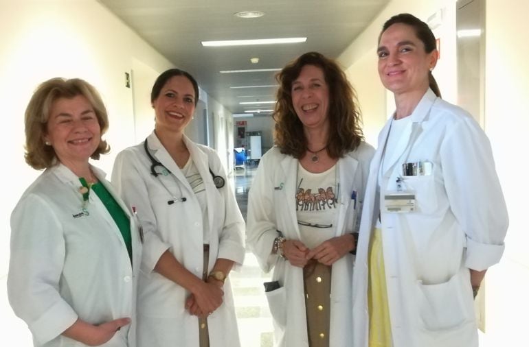 De izquierda a derecha: Mari Cruz Amorós, enfermera; Guadalupe Serrano, médico de Pal2; Ana Pérez Serrano psicóloga y Teresa Salcedo, médico de Pal1 de la Unidad de Cuidados Paliativos del hospital general de Ciudad Real.