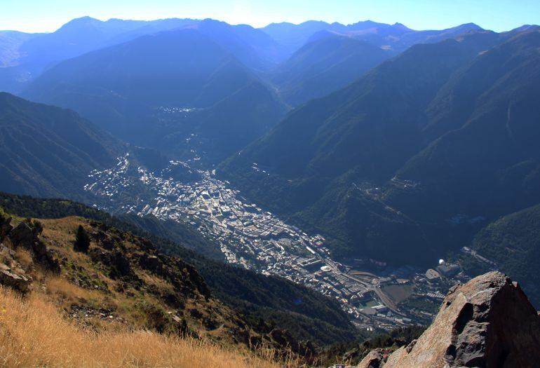 Vista d'Andorra la Vella des del Pic de Carroi.