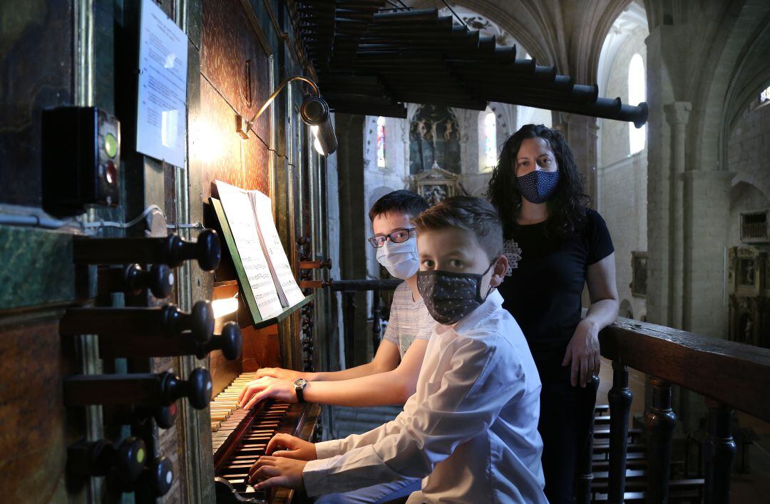 Los niños Carlos y Álvaro