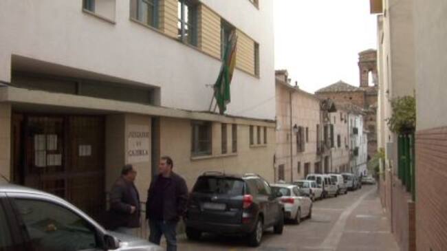 Francisco Amores y Joaquin López en la puerta de los juzgados de Cazorla