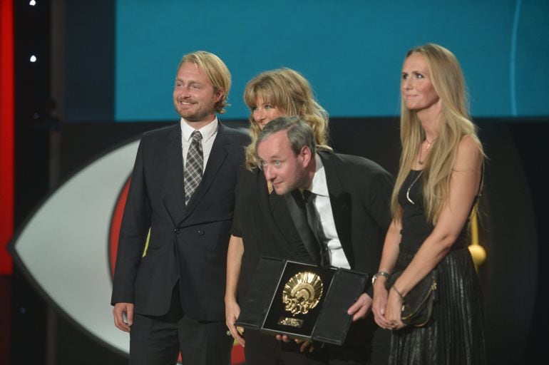 Director Runar Runarsson (2nd R) holds the Concha de Oro (Golden Shell) award for Best Film for the film Sparrows during the awards ceremony at the Kursaal Centre on the final day of the 63rd San Sebastian Film Festival, September 26, 2015. REUTERS/Vincen