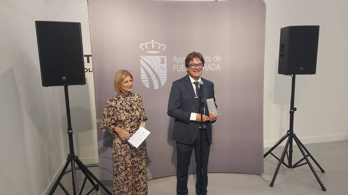 María José García- Pelayo, presidenta de la FEMP, y Javier Ayala, alcalde de Fuenlabrada, repasan la aprobación de la Declaración de Fuenlabrada