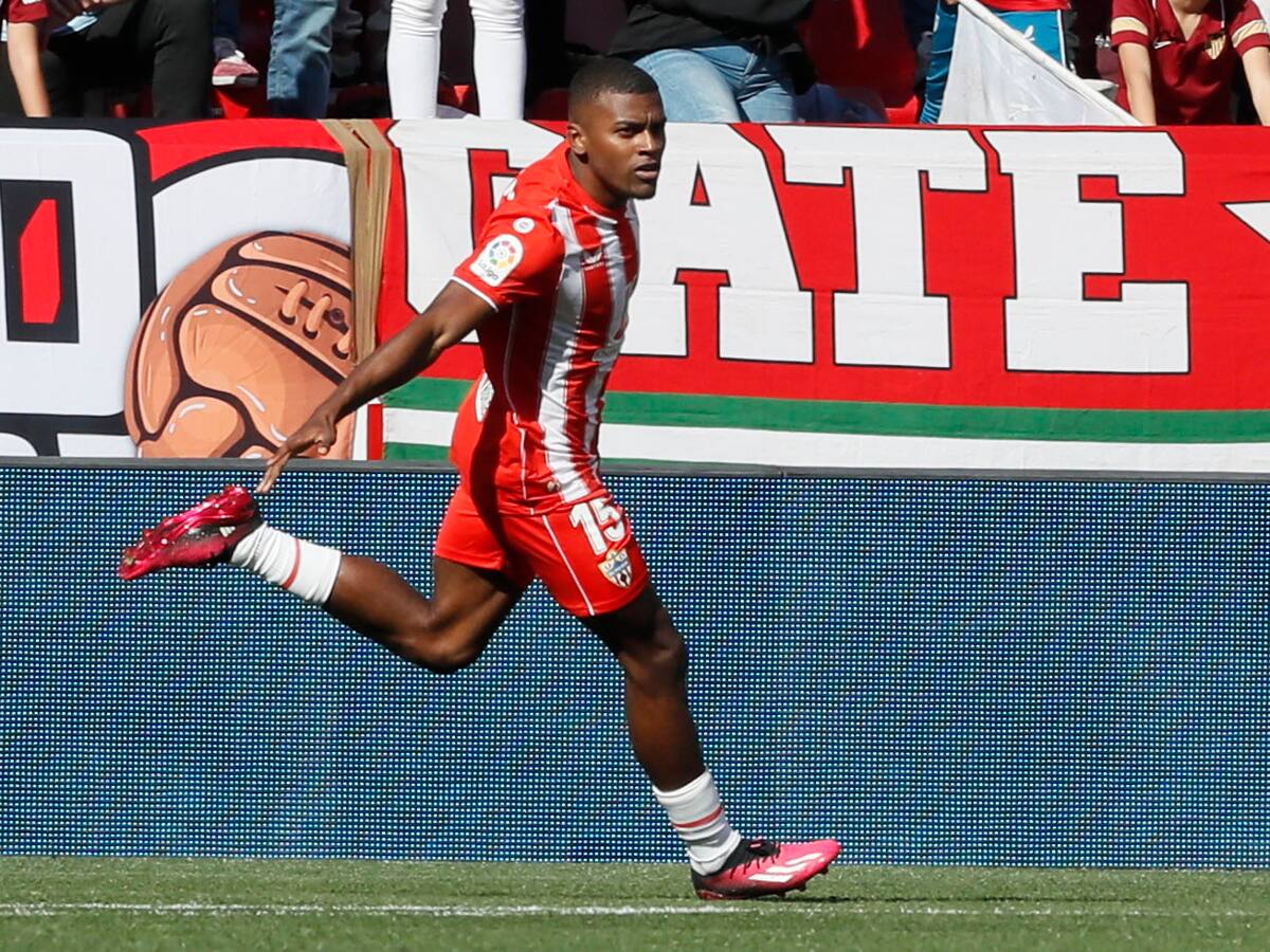 Akieme, el lateral que defiende, ataca y marca