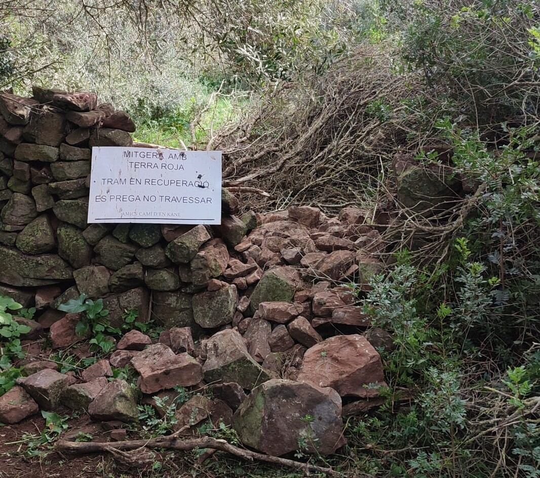 Un dels enderrossalls a la mitgera entre Terra Roja i Sant Patrici.