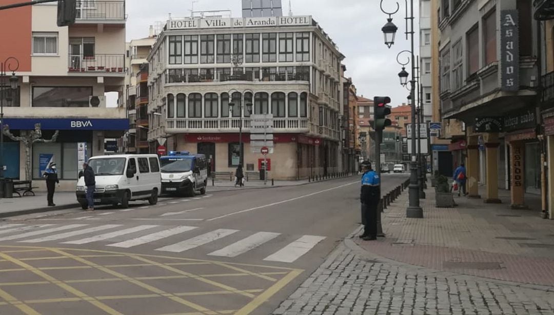 La Policía Local no tiene recursos para controlar el aislamiento de las personas relacionadas con los brotes