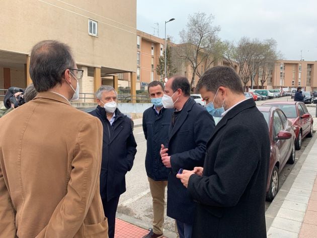 Alcalde, concejales y técnicos en el barrio de La Rambla