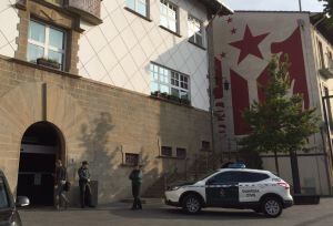 L'Ajuntament d'Olot, un dels punts que està registrant la Guàrdia Civil