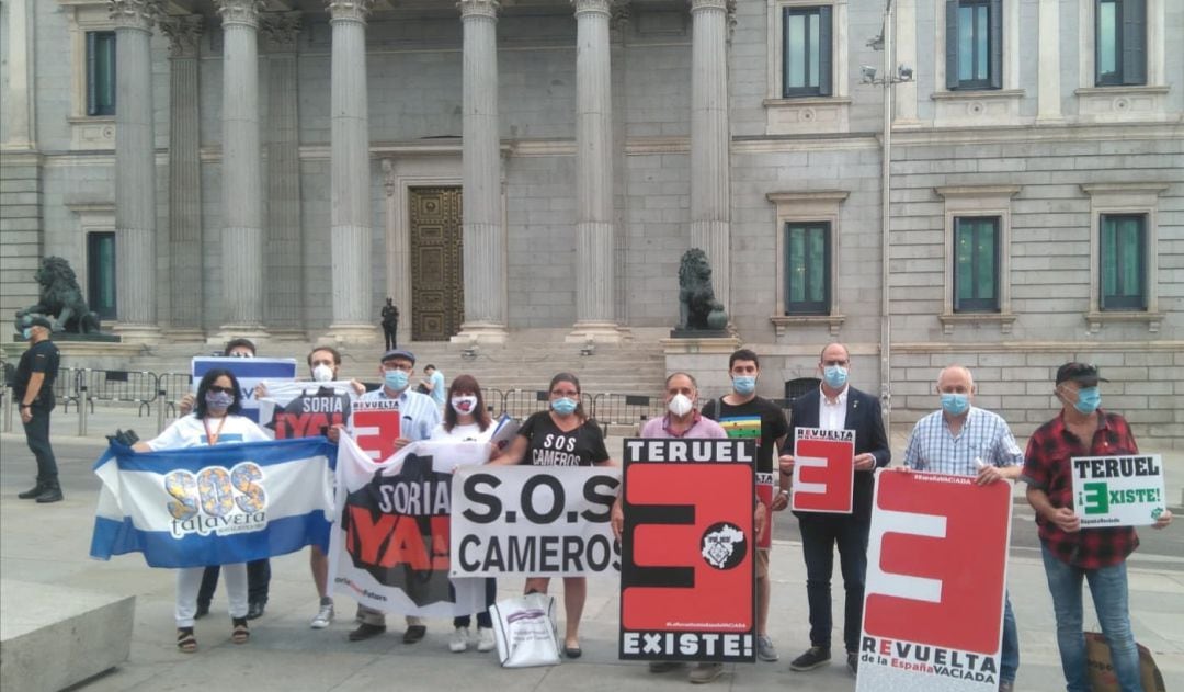 Plataformas ciudadanas en la puerta del Congreso