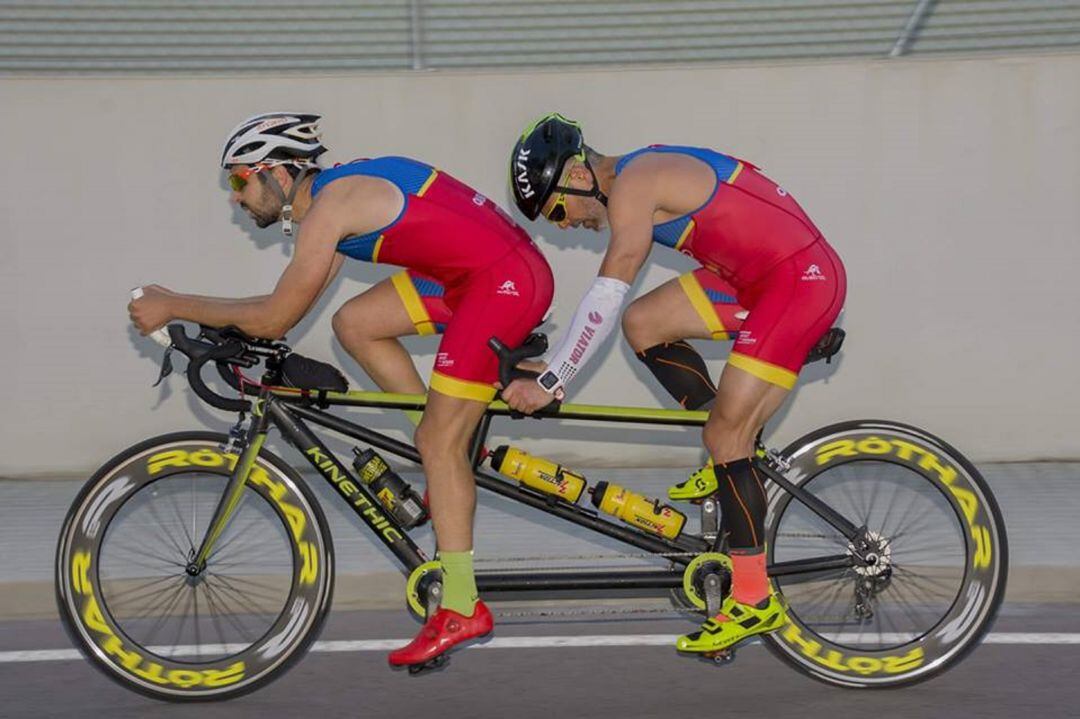 Gaspar Vañó y su guía Pedro íñiguez han recogido el premio al trabajo