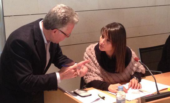 Granados consensuant la moció amb Ciutadans.