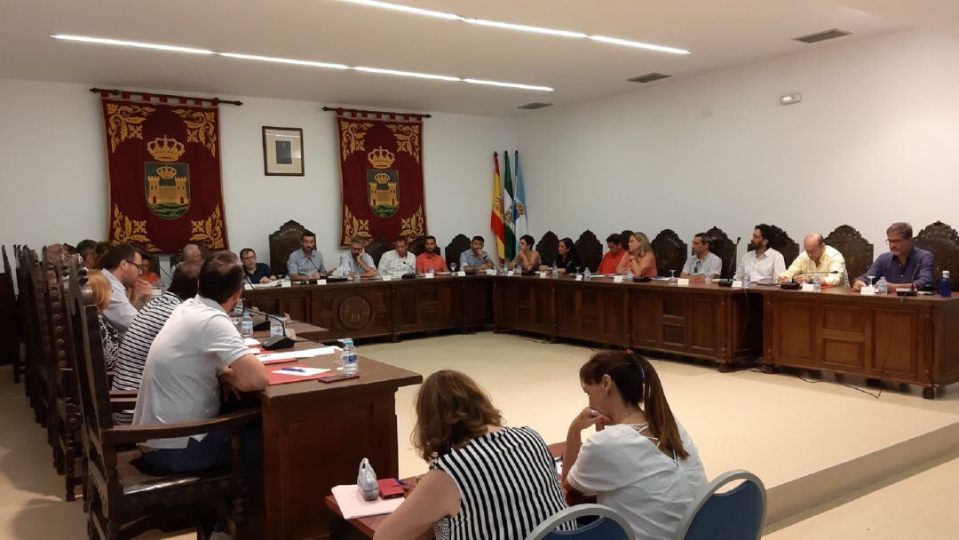 Imagen del pleno celebrado en La Línea el pasado mes de julio.