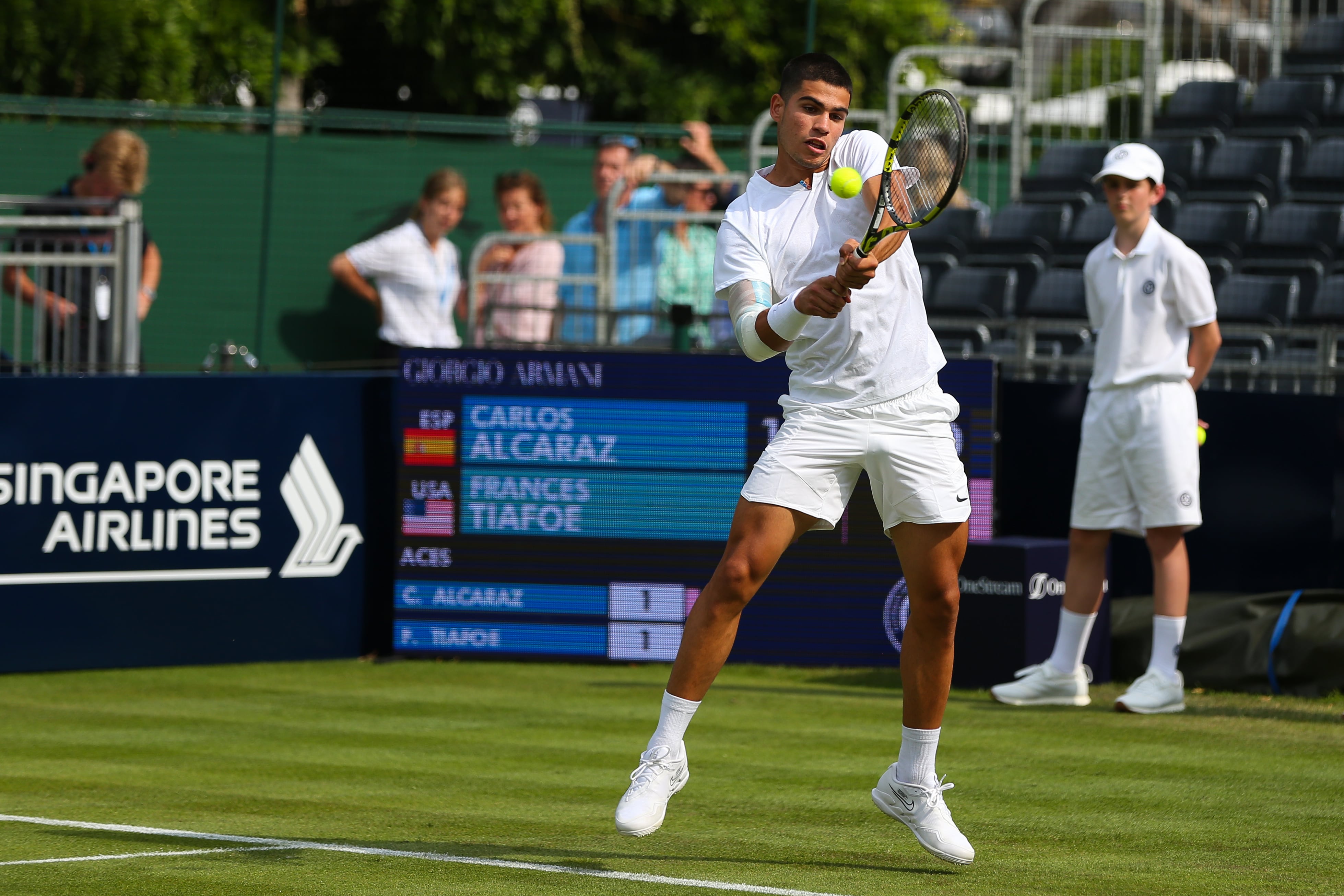 Carlos Alcaraz en su partido ante Tiafoe en el Hurlingham Club