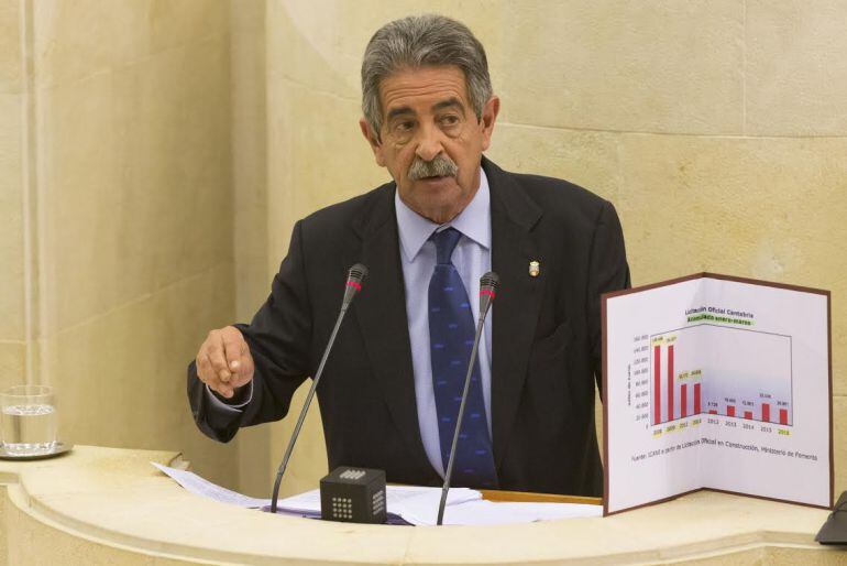 El presidente de Cantabria, Miguel Ángel Revilla, en un momento de su intervención.