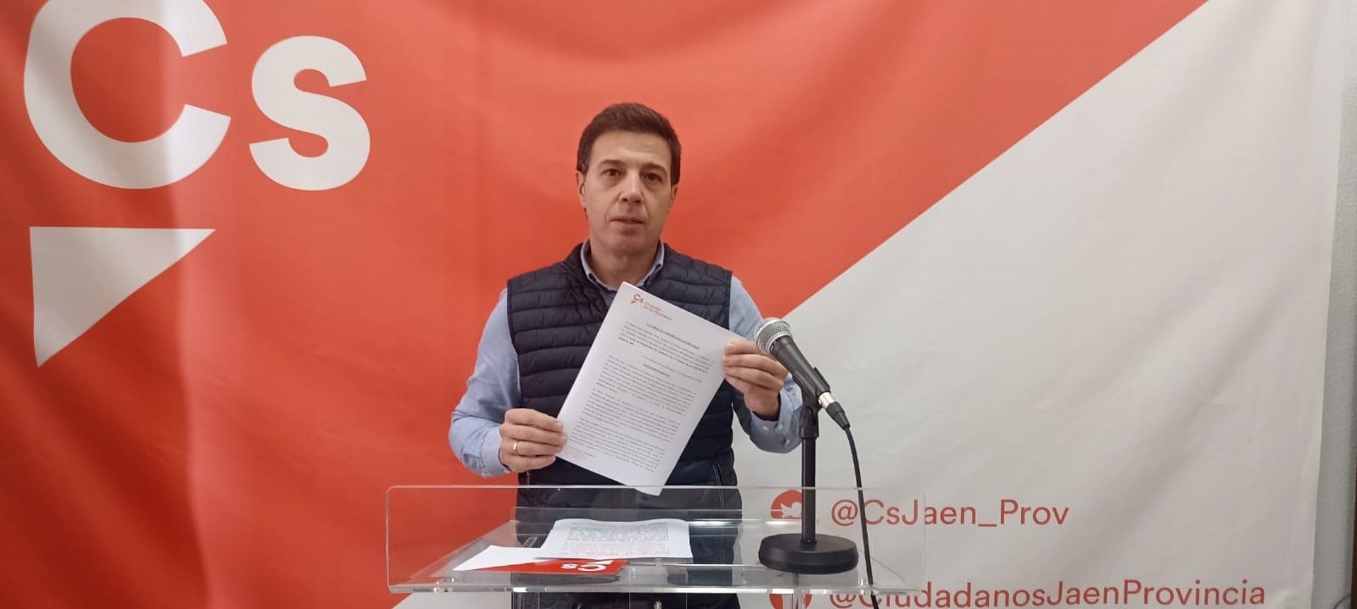 Ildefonso Ruiz, del grupo de Ciudadanos en la Diputación Provincial de Jaén, durante una comparecencia ante los medios