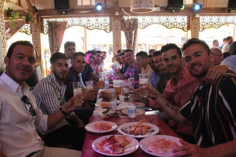 Plantilla del Xerez DFC celebrando el ascenso a tercera en la Feria