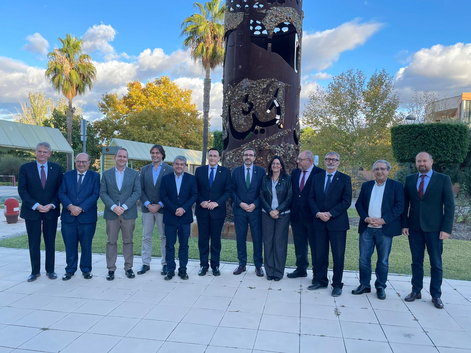 El consejero andaluz de universidad, José Carlos Gómez Villamandos, junto a los diez rectores de las universidades andaluzas