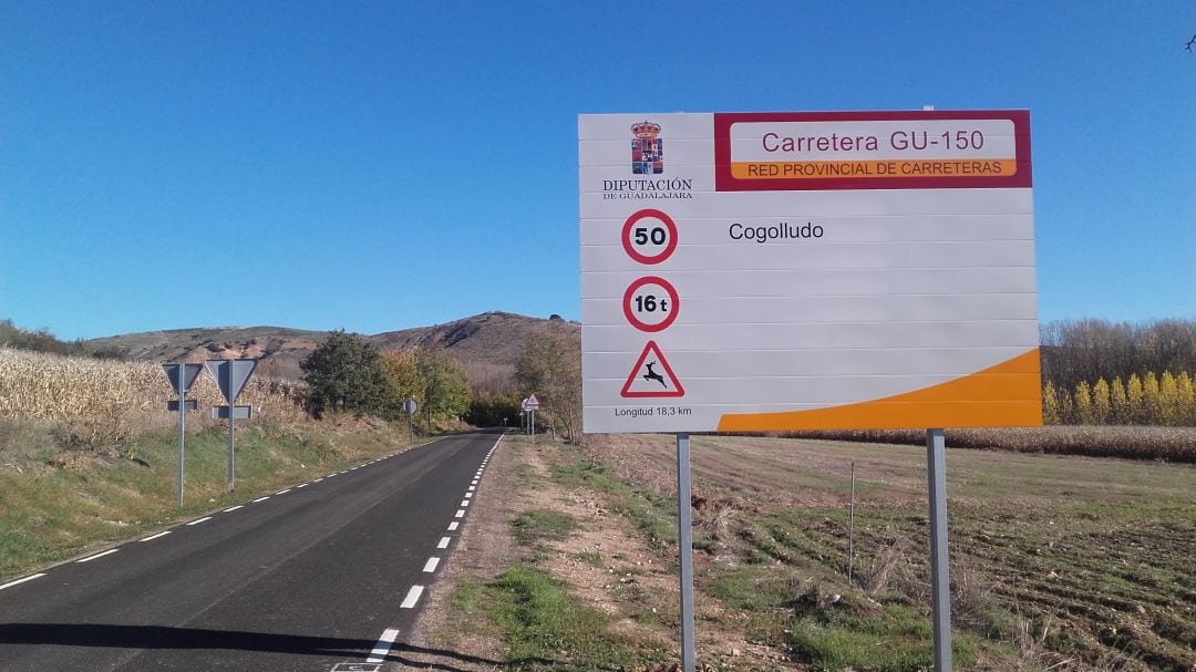 Carretera arreglada por Diputación