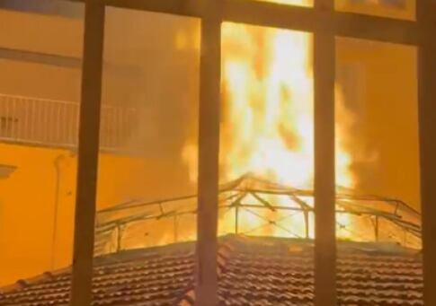 Incendio en el Teatro Sannazaro de Nápoles.