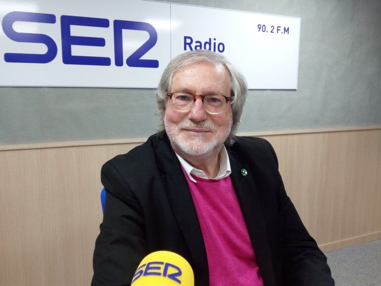 José Mateos, en el estudio de Radio Elda