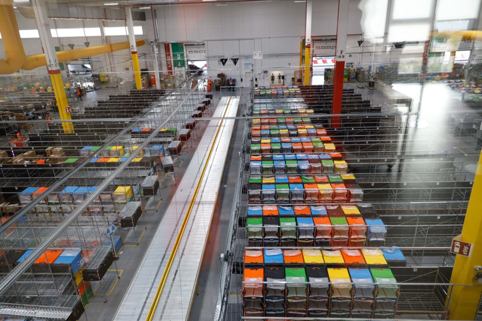 Nave de Amazon en Móstoles