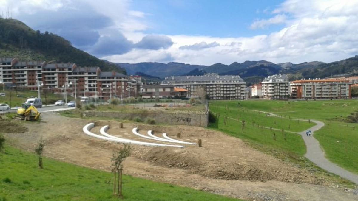 El Ayuntamiento de Castro Urdiales recepciona el parque urbano de Cotolino
