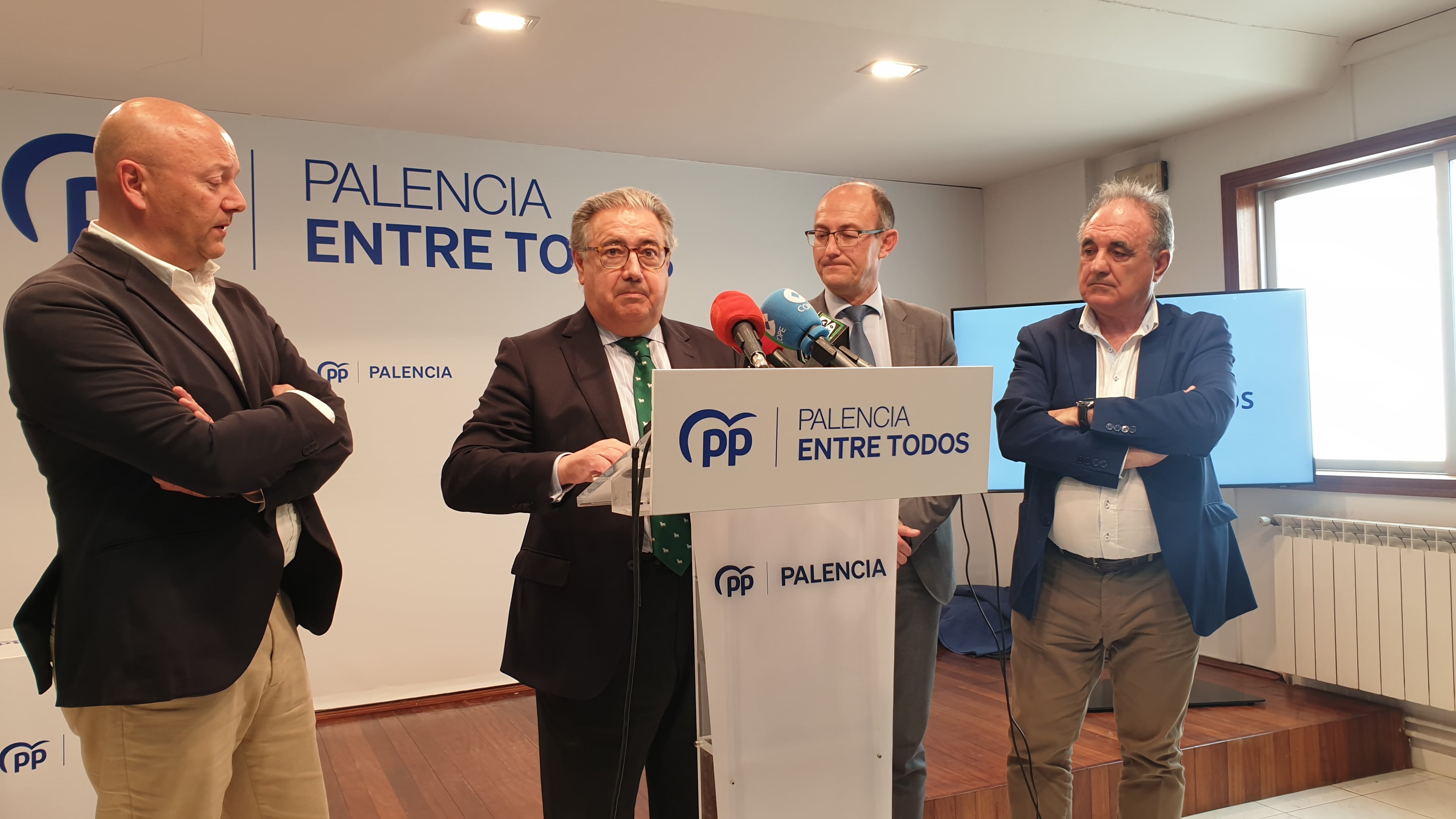 El europarlamentario del Partido Popular, Juan Ignacio Zoido, ha participado en un encuentro con organizaciones agrarias en Palencia