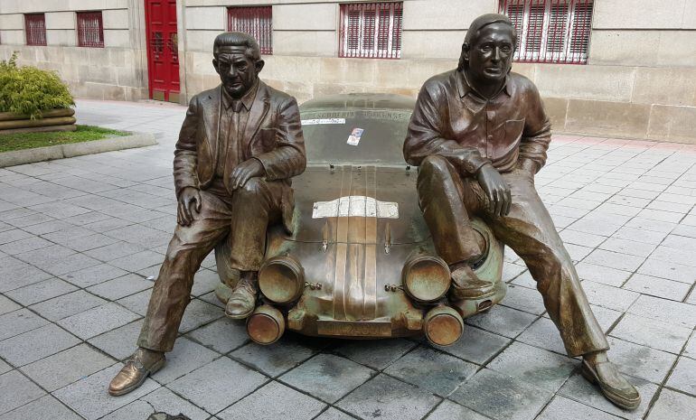 La estatua de Reverter y Coleman, uno de los monumentos más fotografiados de Ourense