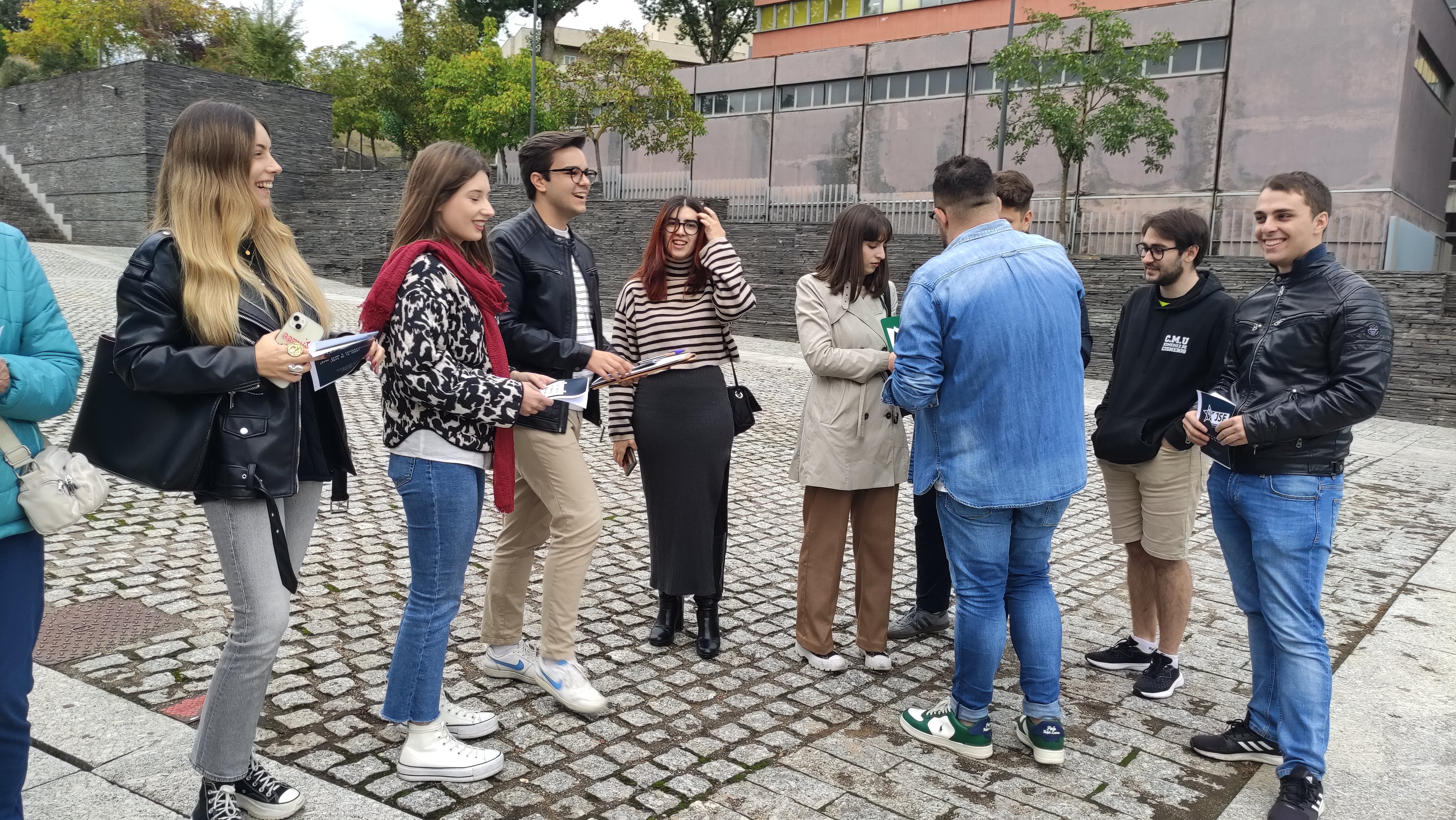 Juventudes Socialistas en una jornada informativa en el campus de Ponferrada