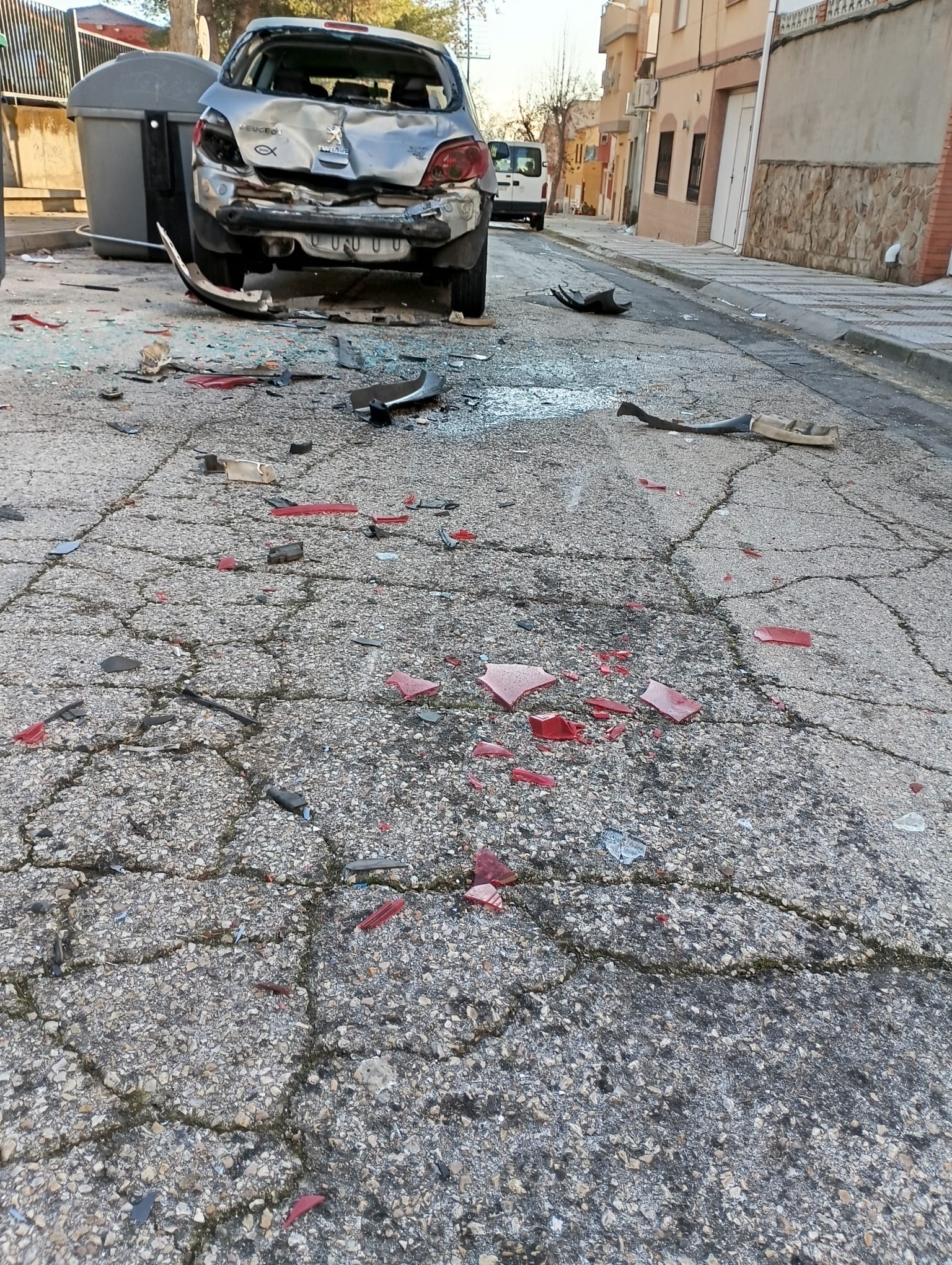 Daños infringidos al coche de la víctima en Puertollano