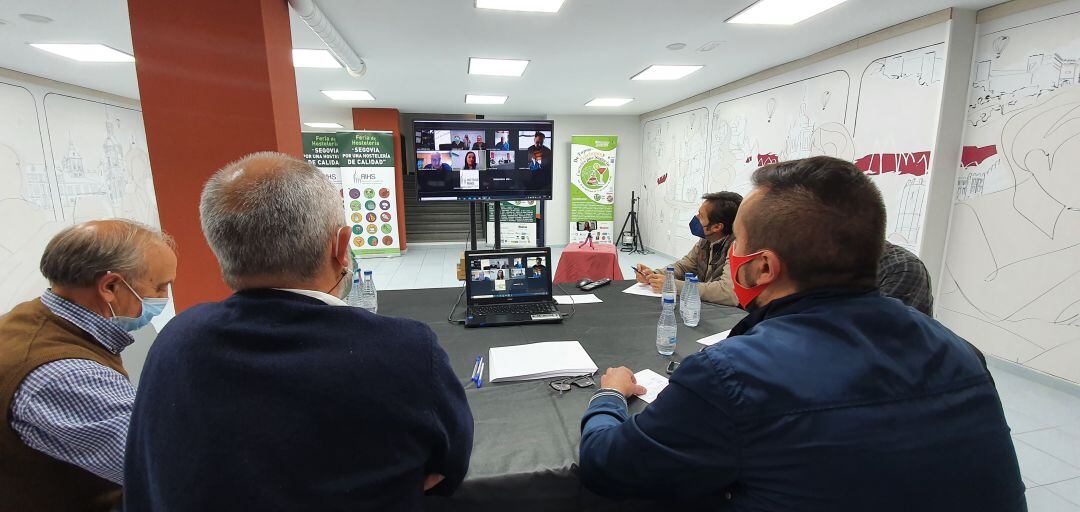 Reunión de la mesa provincial de turismo en la sede de HOTUSE