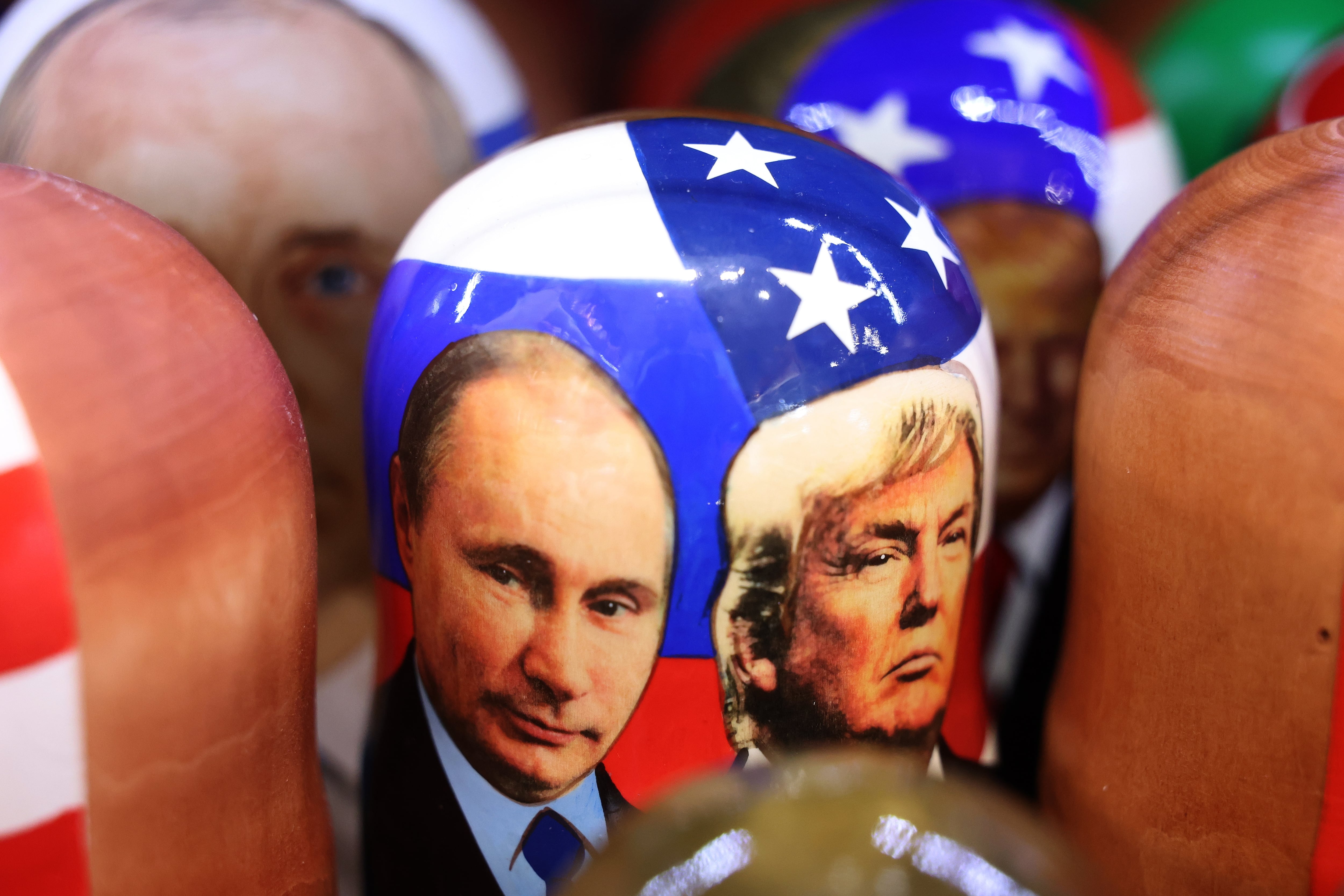Putin y Trump representados en una matrioshka rusa. 