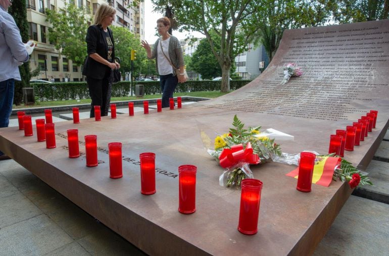 Familias de los 62 militares fallecidos, en el homenaje de este fin de semana en el monumento que les recuerda en  Zaragoza  