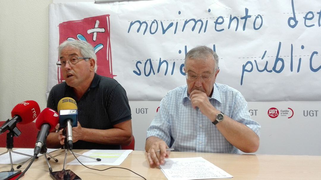 Jeronimo Cantuche, miembro de la FSP-UGT, en uan rueda de prensa del Moviemeinto en Defensa de la Sanida Pública