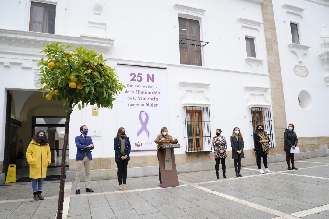 Acto institucional en la Asamblea contra la violencia de género