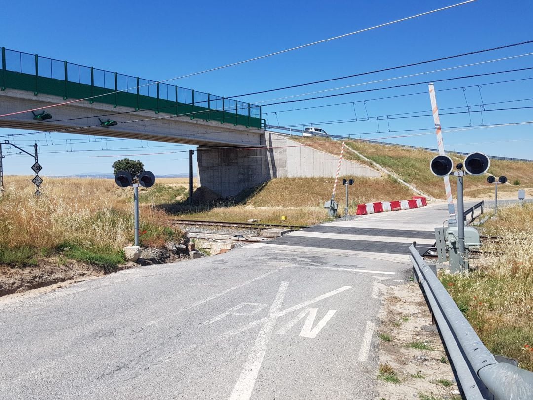 Los primeros coches han cruzado ya el paso elevado