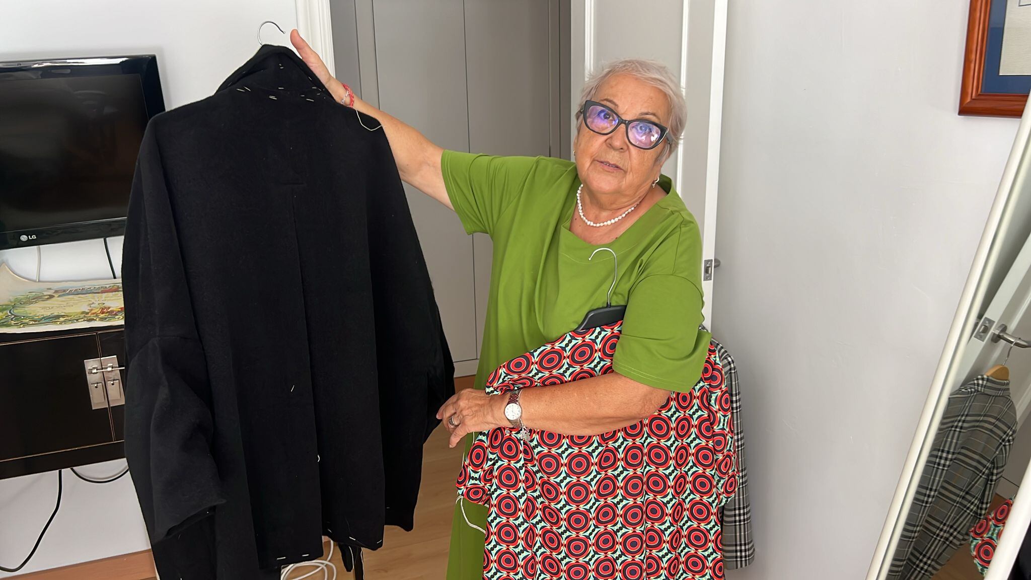 Cesi Pastor, la costurera que enseña puntadas y paciencia en Lo Campano y sueña con coser para Caprile