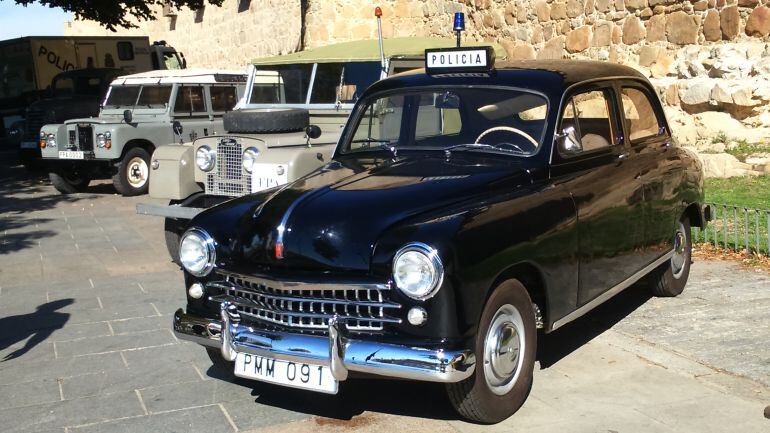 Exposición de vehículos en el Paseo de El Rastro