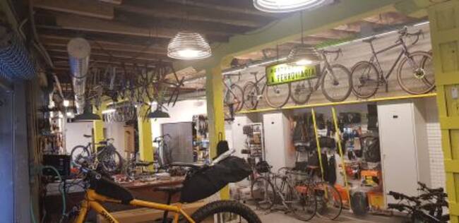 interior del local Ciclos La Ferro