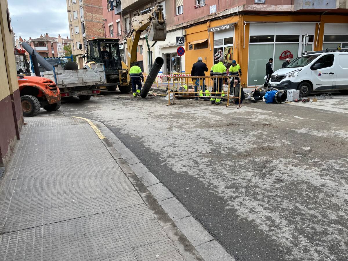 Monzón sustituye 600 metros de tuberías en dos de sus principales avenidas