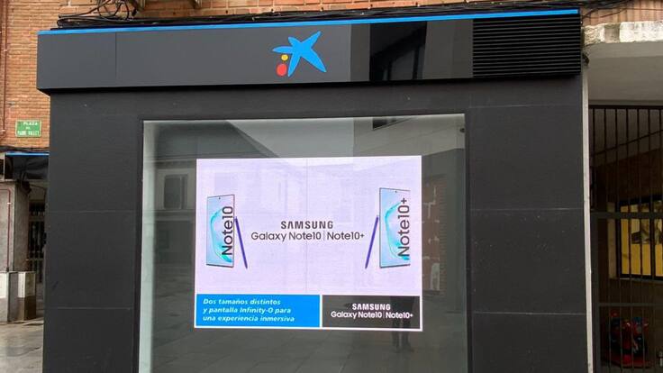 Los bancos se convierten en tiendas, las tiendas en bancos