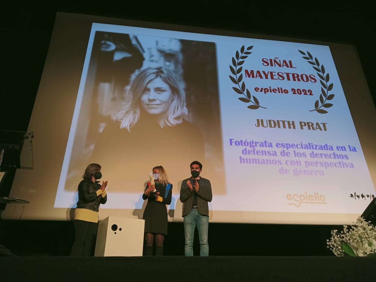 Espiello entrega a Judith Prat la Siñal Mayestros